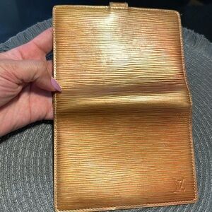 Luis Vuitton vintage Epi leather small agenda cover